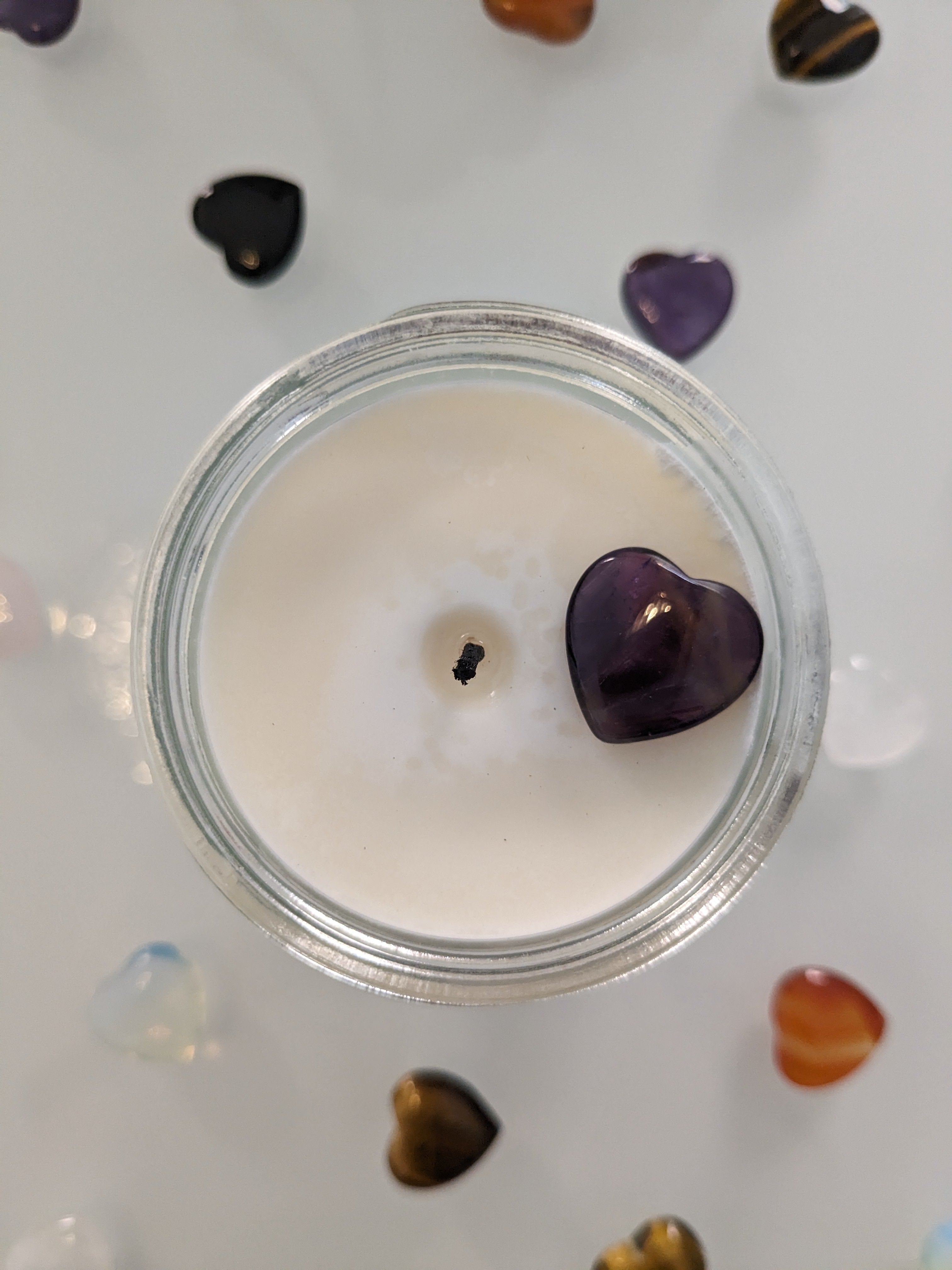 ANTISTRESS - Amethyst Kristall Duftkerze - Wasserjasmin | Meersalzrose | Ozon - Heilende Kerze, Edelsteine, Reiki, Kristall, Stein, Heilung, Reinigung, Meditation