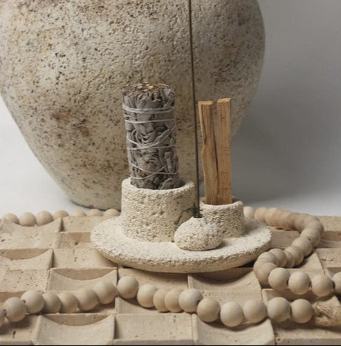 Nordischer All-in-One Halter für Kerzen, Salbei, Räucherstäbchen & Palo Santo – Rustikaler minimalistischer Brenner