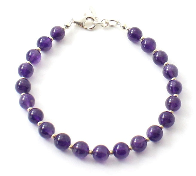 Handgefertigtes Amethyst Violett Armband mit Silberperlen
