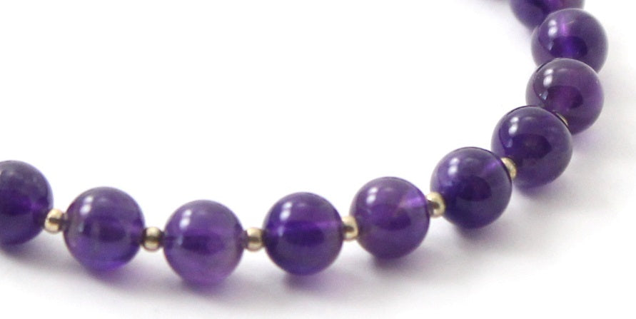 Handgefertigtes Amethyst Violett Armband mit Silberperlen
