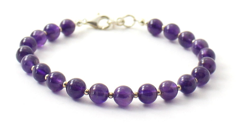 Handgefertigtes Amethyst Violett Armband mit Silberperlen